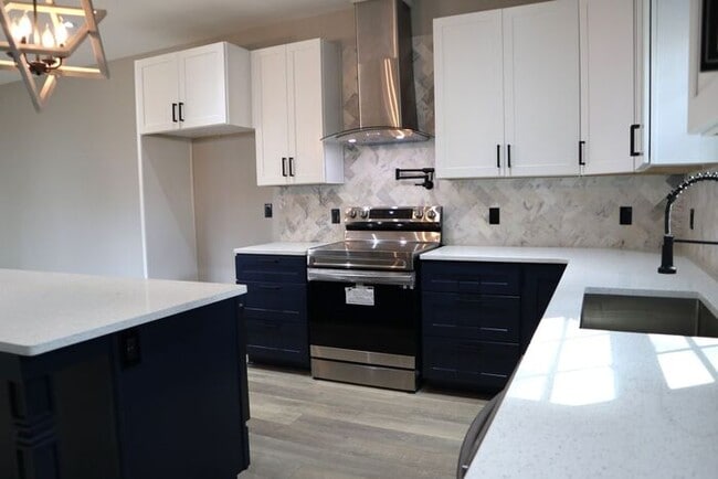 Building Photo - Oakland City 3 Bed/2 Bath, Beautifully Rem...