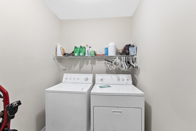 Building Photo - 5524 Running Fox Ln