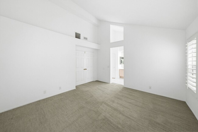 Building Photo - 4 Del Andante