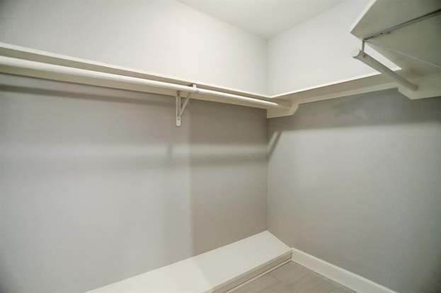 Building Photo - 6801 Greenhurst St
