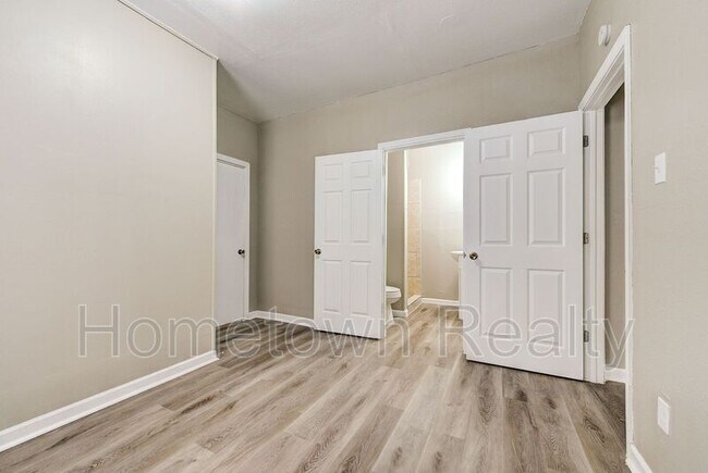 Building Photo - 2105 N Lottie Ave