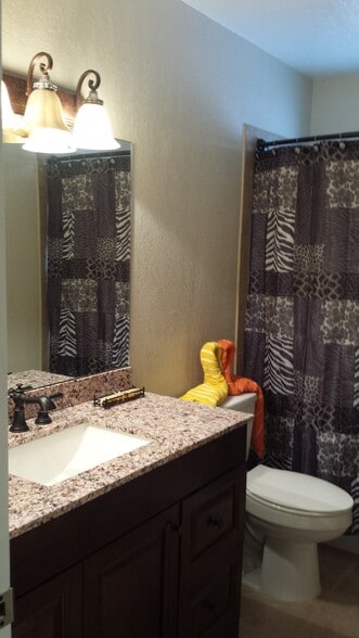 Granite Countertop - 145 S 18th Ave
