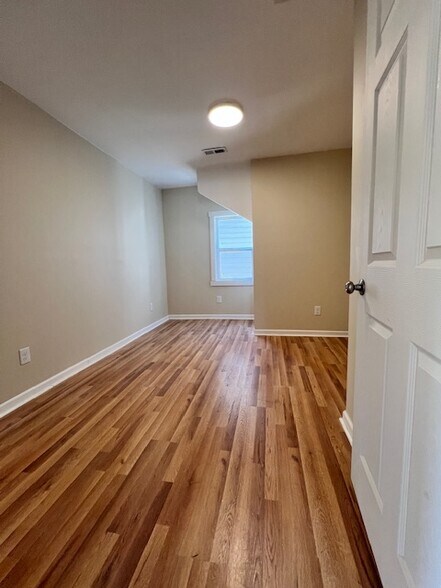 Building Photo - 229 E Washington St