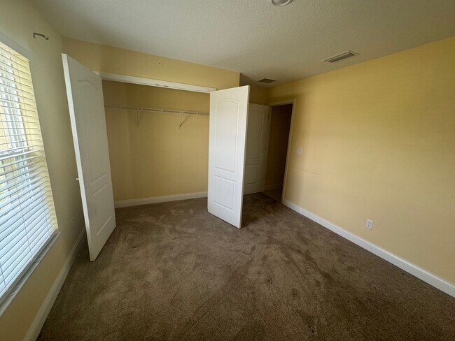 Building Photo - Spacious 4BR/2BA Home in Oaks at Ocala Cro...