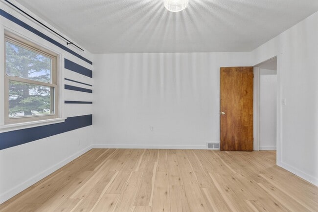 Building Photo - $300 off first month for February move-ins - Charming Country Retreat in Saint Anthony, ID