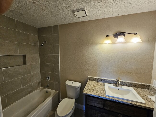 Master Bath - 2500 E Park Blvd