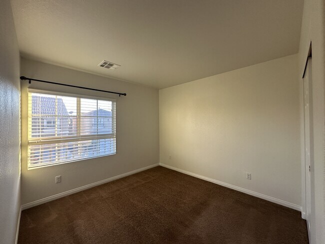 Building Photo - 6752 Philharmonic Ave