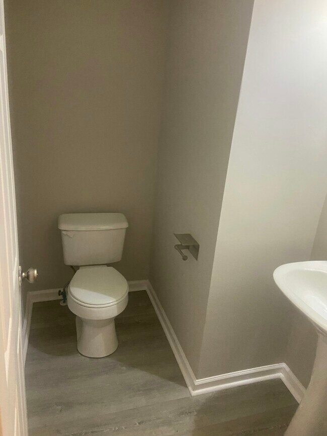 Building Photo - 7092 Walton Hl