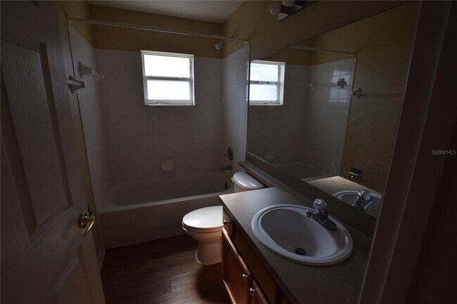 Building Photo - 206 Windridge St