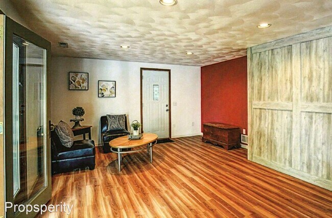 Building Photo - 7 br, 4.5 bath House - 2296 Tower Drive