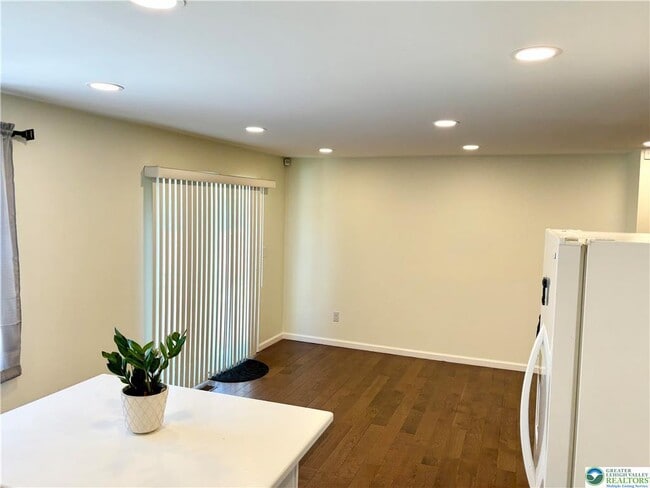 Building Photo - 1319 Mohr Cir