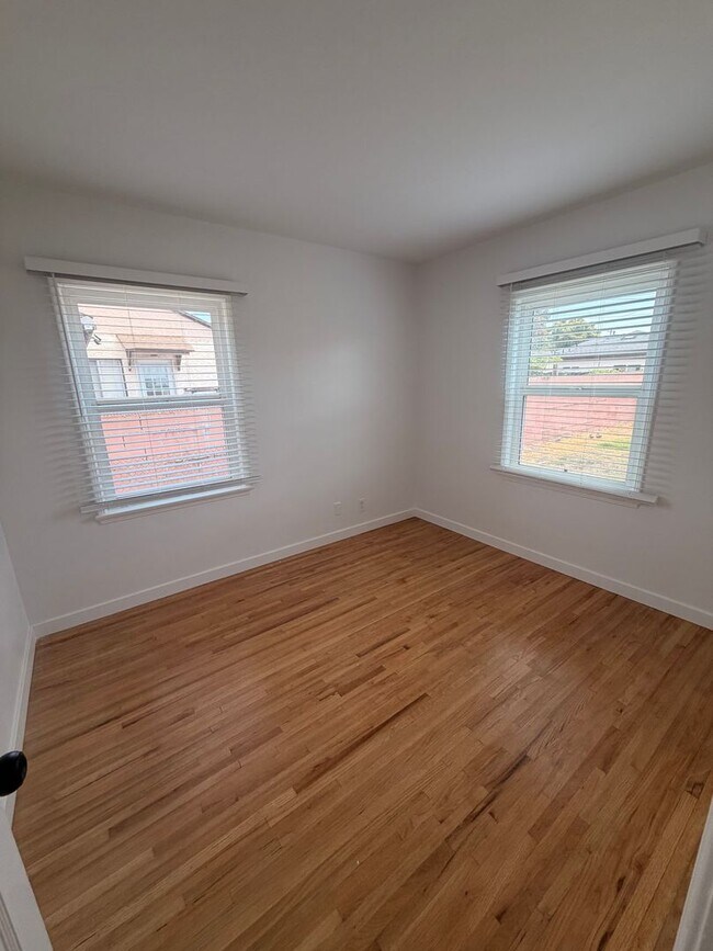 Building Photo - Remodeled 3 Bedroom Norwalk House For Rent!