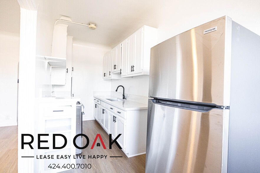 Building Photo - 706 N St Andrews Pl