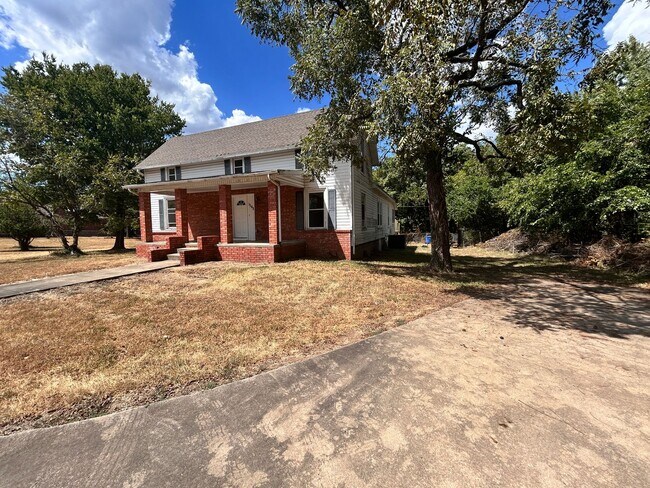 Building Photo - 1548 E Mission Blvd