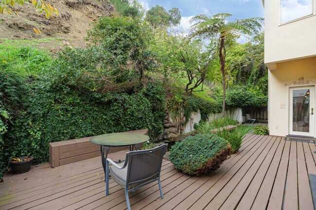 Building Photo - 17 Heron Dr