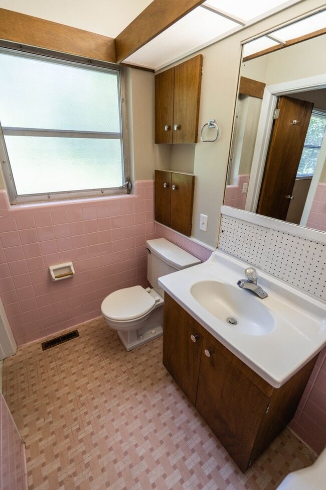 Building Photo - 3BR/2BA Home