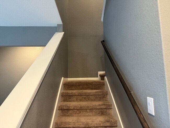 Building Photo - Spacious 5-Bed, 3-Bath Home in Brookmill –...