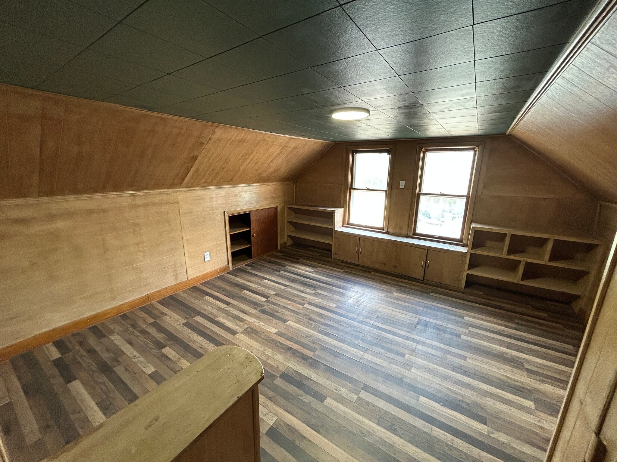 Building Photo - 3430 E 73rd St