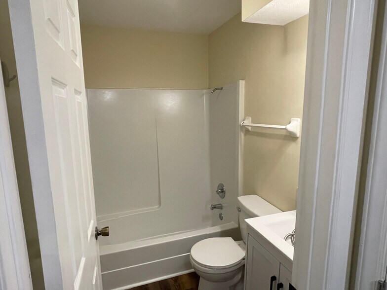 Building Photo - 539 E Morgan St