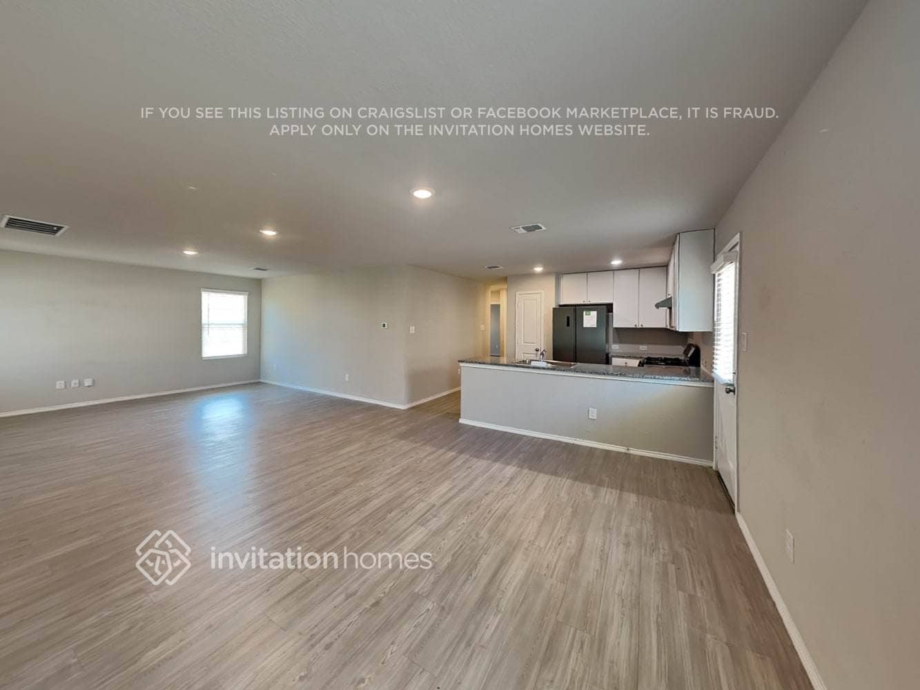 Building Photo - 7335 Avila Vis