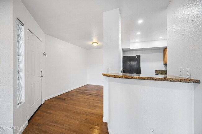 Building Photo - 4410 N Longview Ave