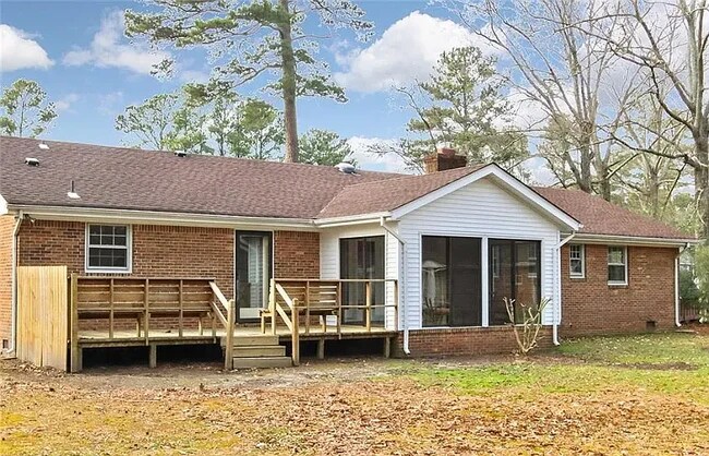 Building Photo - 205 Woodford Dr