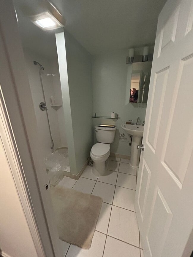 Building Photo - Fully furnished 1 + 1 basement unit / sep ...