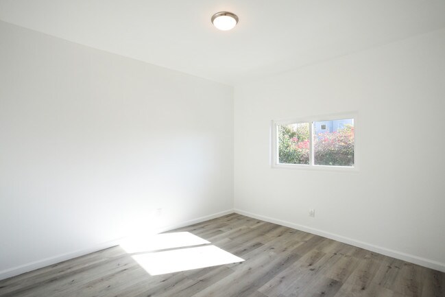 Building Photo - 403 Brooks Ave