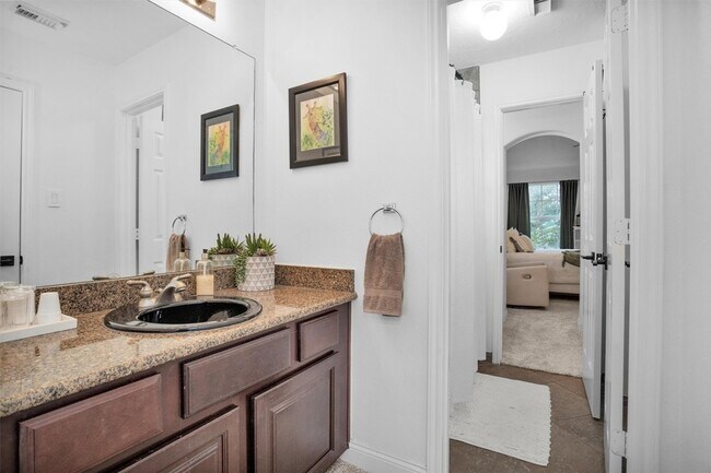 Building Photo - 3006 E Lake Falls Cir