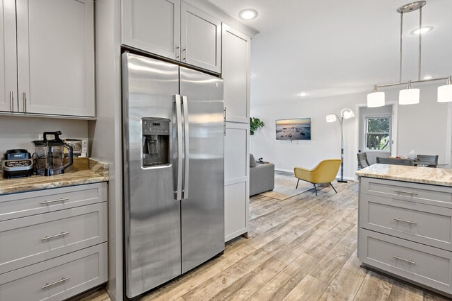 Building Photo - 6532 Summerton Way