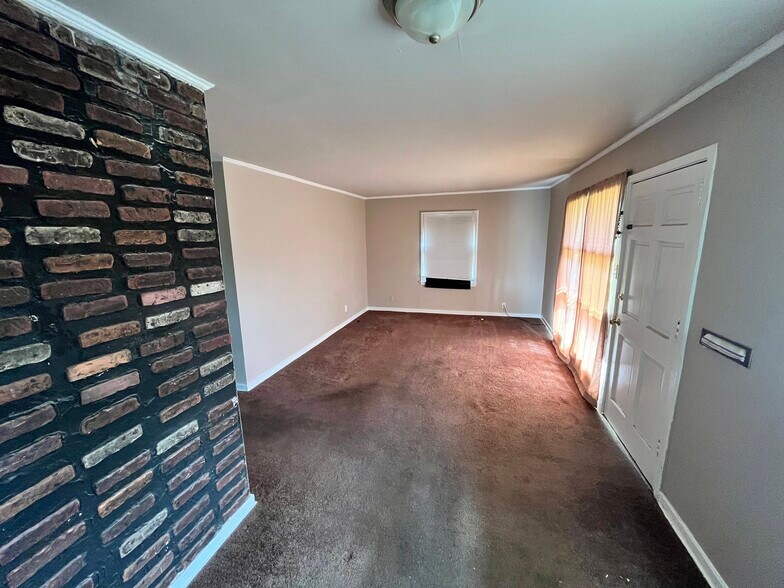 Building Photo - 1958 Kenny St