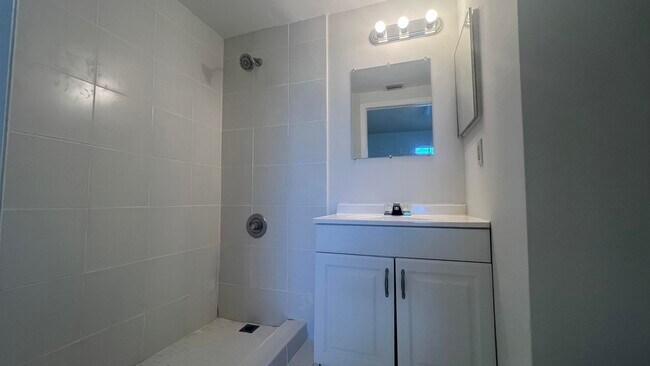 Building Photo - 735 SW 148th Ave