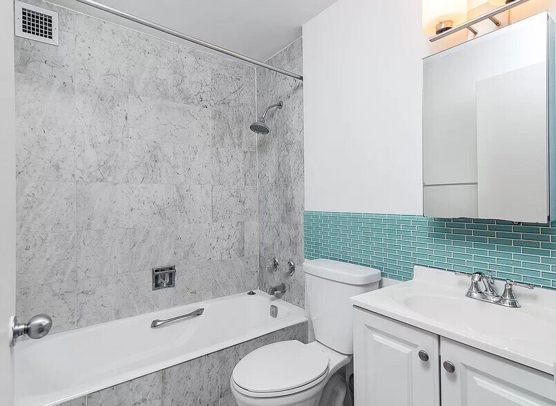 Bathroom - 200 Rector Pl