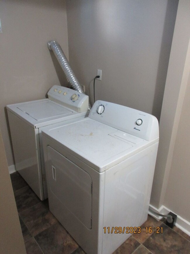 Building Photo - 3235 S Harrison St