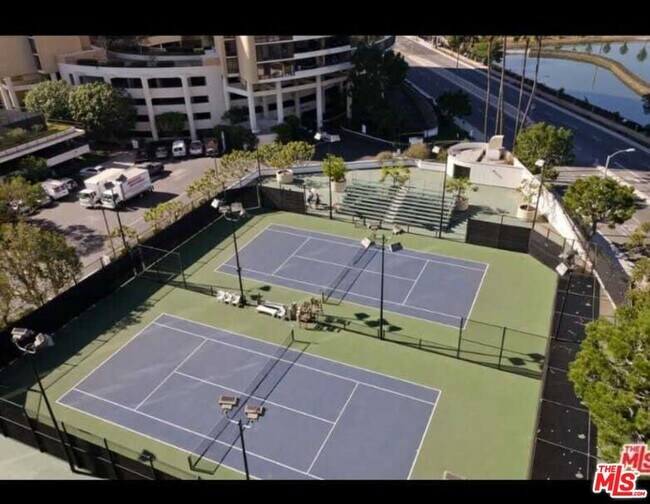 Building Photo - 4337 Marina City Dr