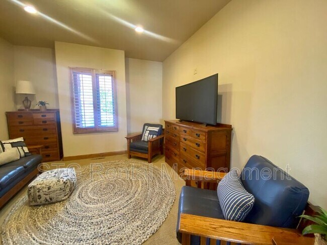 Building Photo - 2336 2336 W Entrada Trail