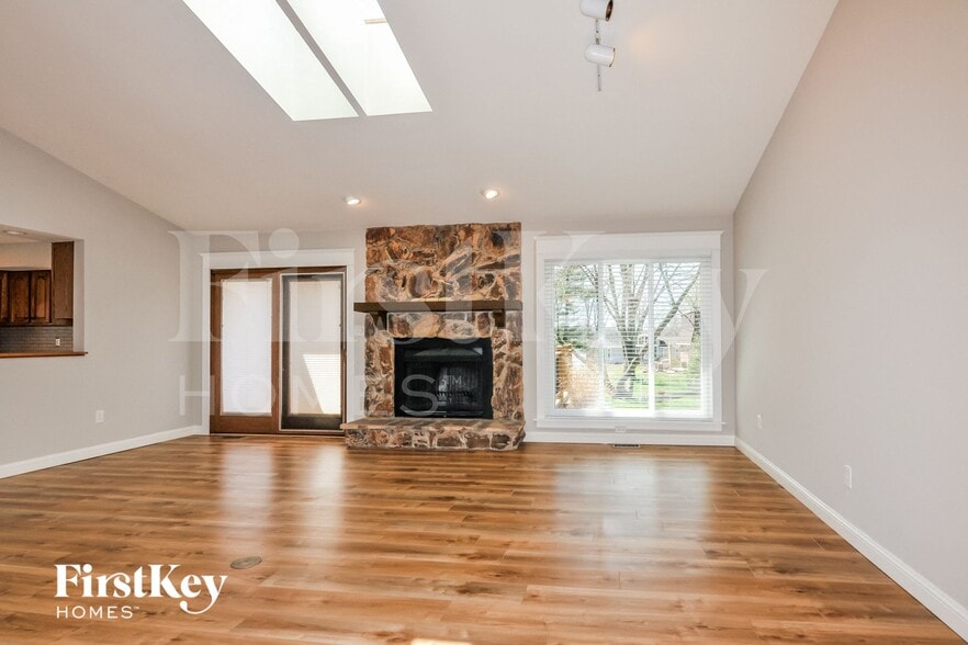 Building Photo - 11 Savoy Dr