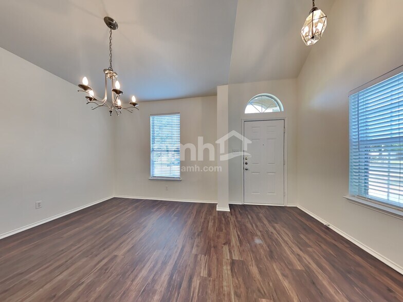 Building Photo - 1626 Wildflower Dr