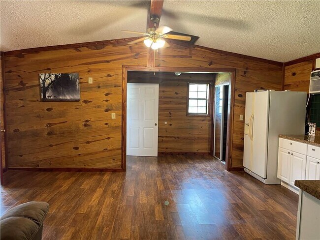 Building Photo - 325 White Oak Pl