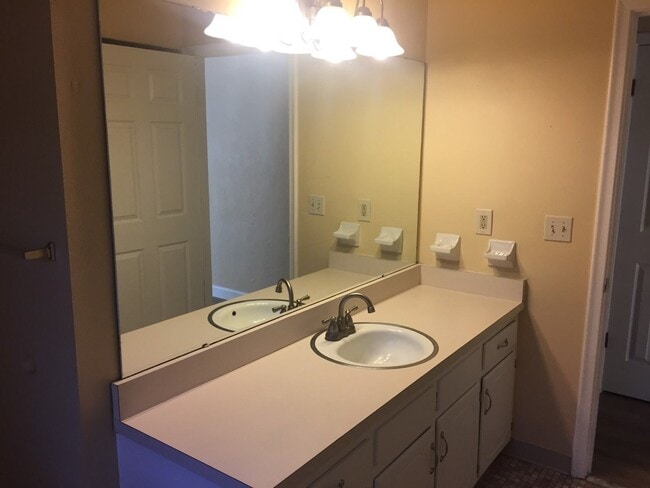 Building Photo - 3 Bdr 2 Ba Concrete Block Home on One Acre