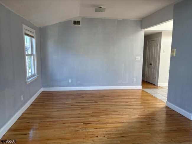 Building Photo - 728 Linden Ave