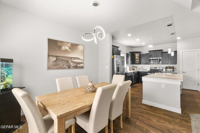 Building Photo - 14820 Mike a Mendoza Ave