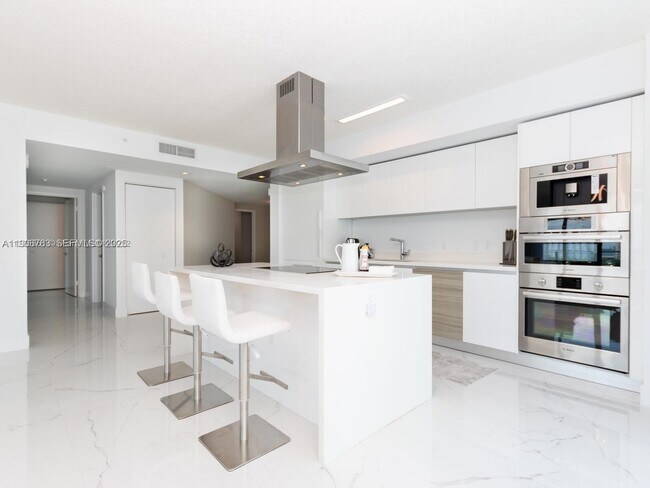 Building Photo - 330 Sunny Isles Blvd