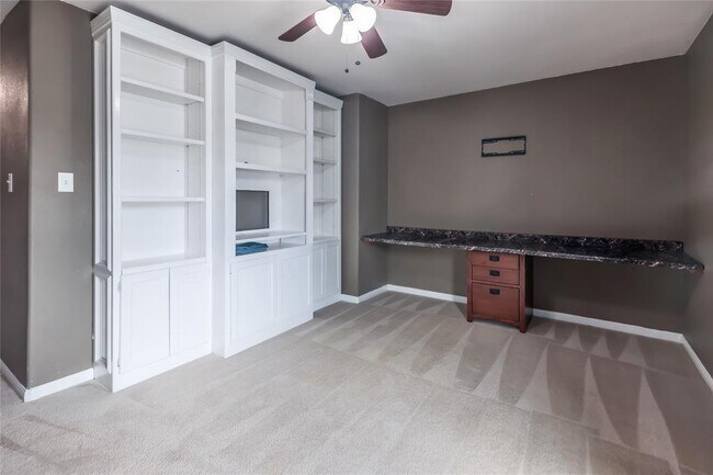 Building Photo - 2702 Tumbling River Dr
