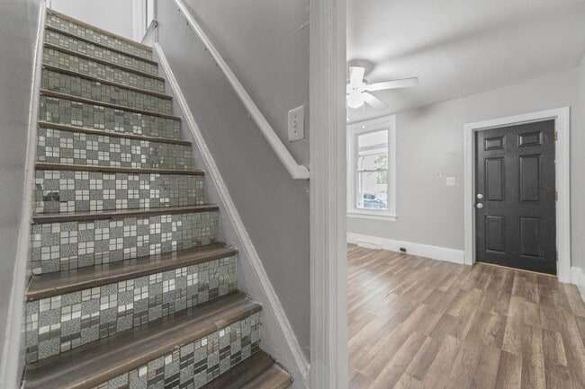Building Photo - 9 E Basin St