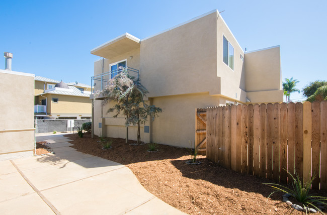 Primary Photo - Leucadia Surf Townhouses
