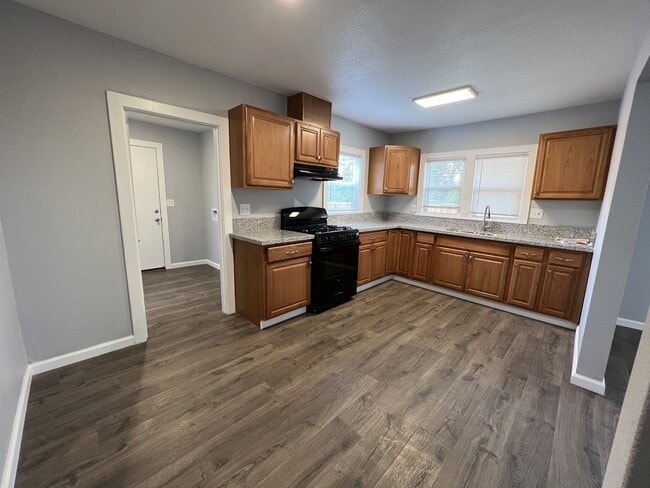 Building Photo - 28994 Rd 168
