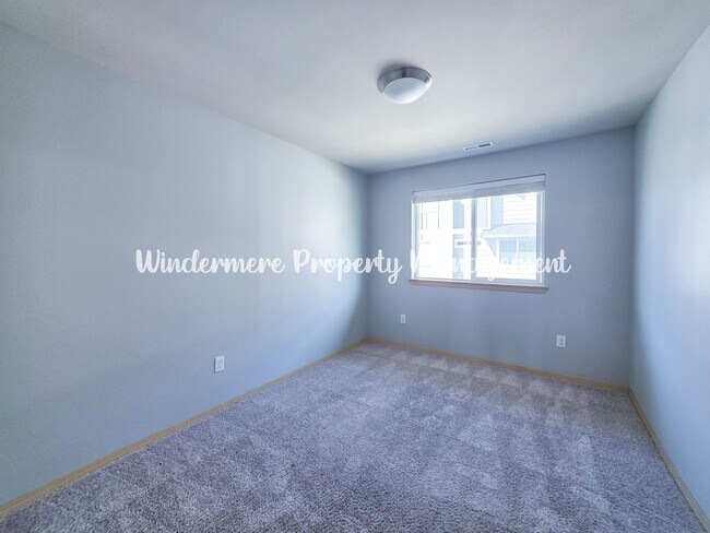 Building Photo - Bright and charming 3 bed townhome in Pinn...