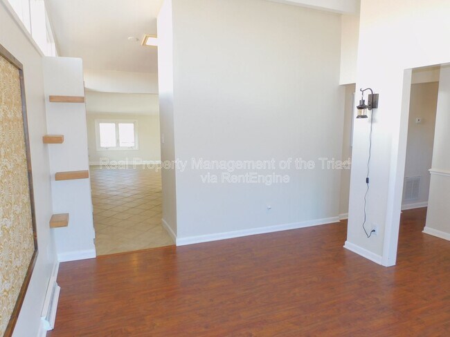 Building Photo - 3110 Canterbury St