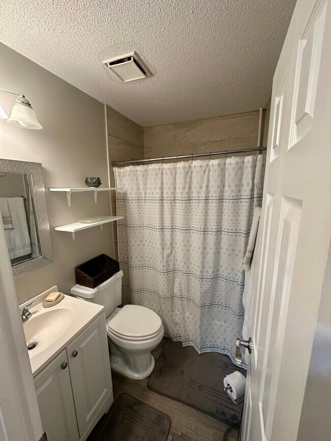 Building Photo - 45 Folly Field Rd